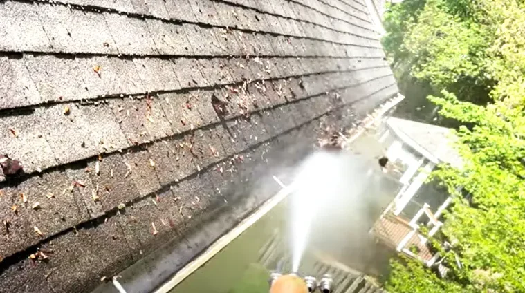 Gutter cleaning service, gutter service for Lakemore, OH homes