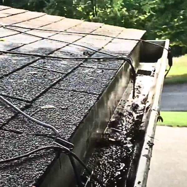 Heat tape and roof heating cable, gutter service for Munroe Falls, OH homes